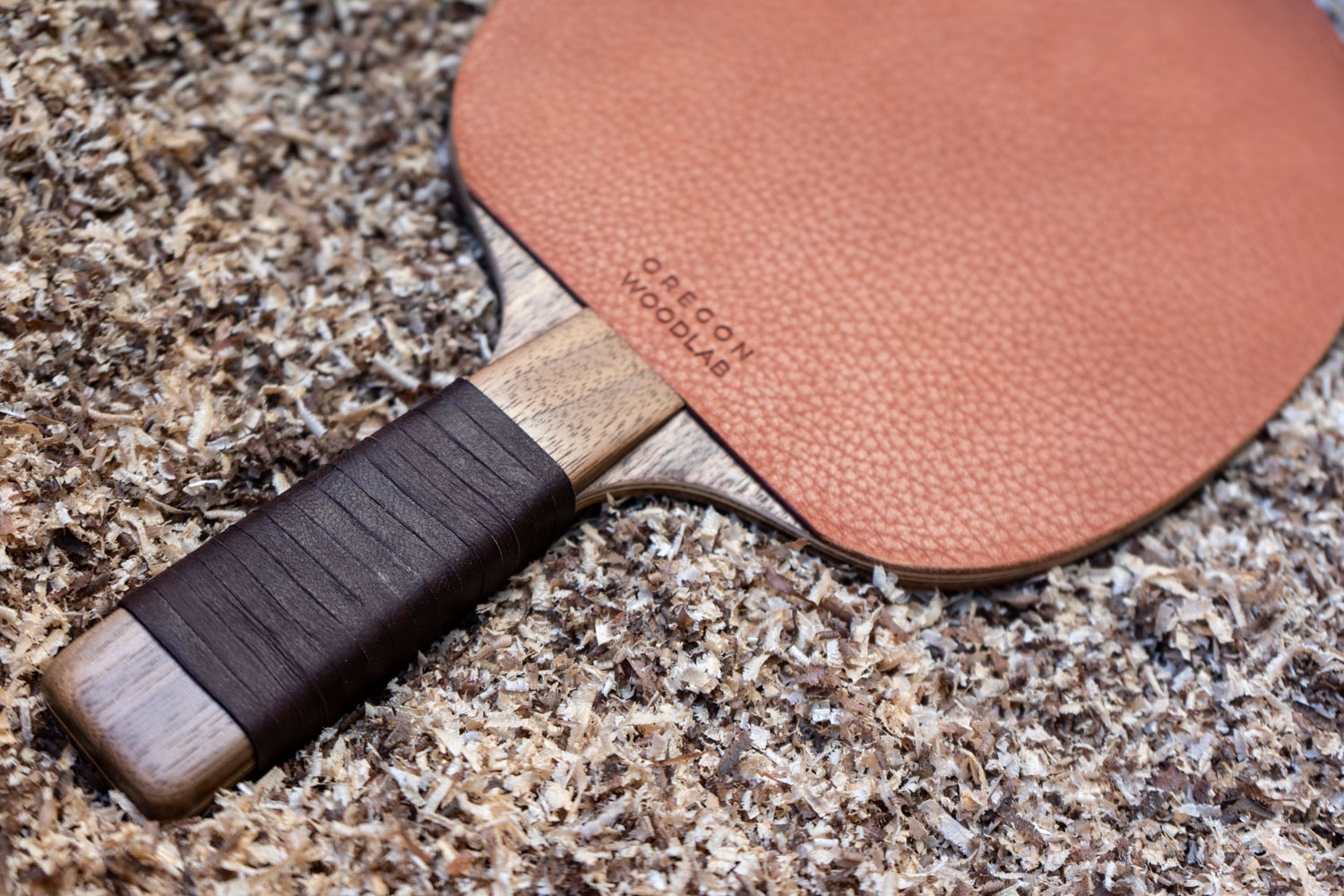 روی راکت تنیس روی میز