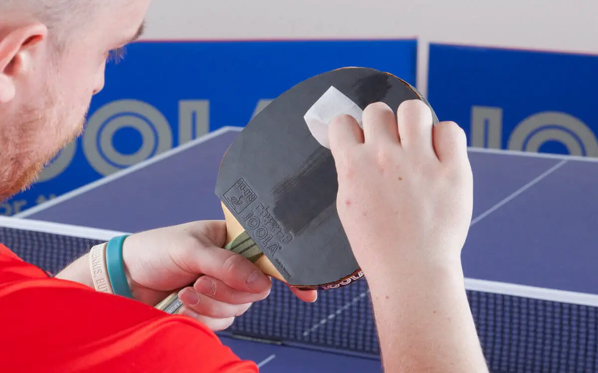 تمیز کردن راکت پینگ پنگ